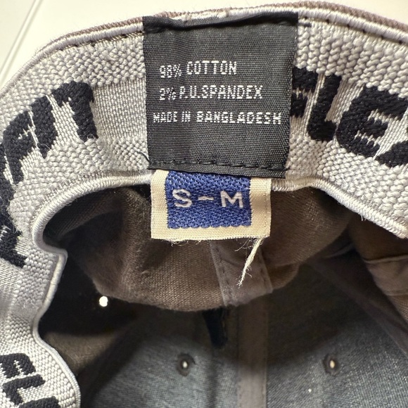 DC Shoes Flexfit Charcoal Hat with White & Red Emblem Logo Skate Skateboarding - Picture 12 of 15